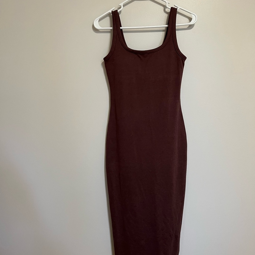 Vuori Halo Essential Dress in Chestnut Heather